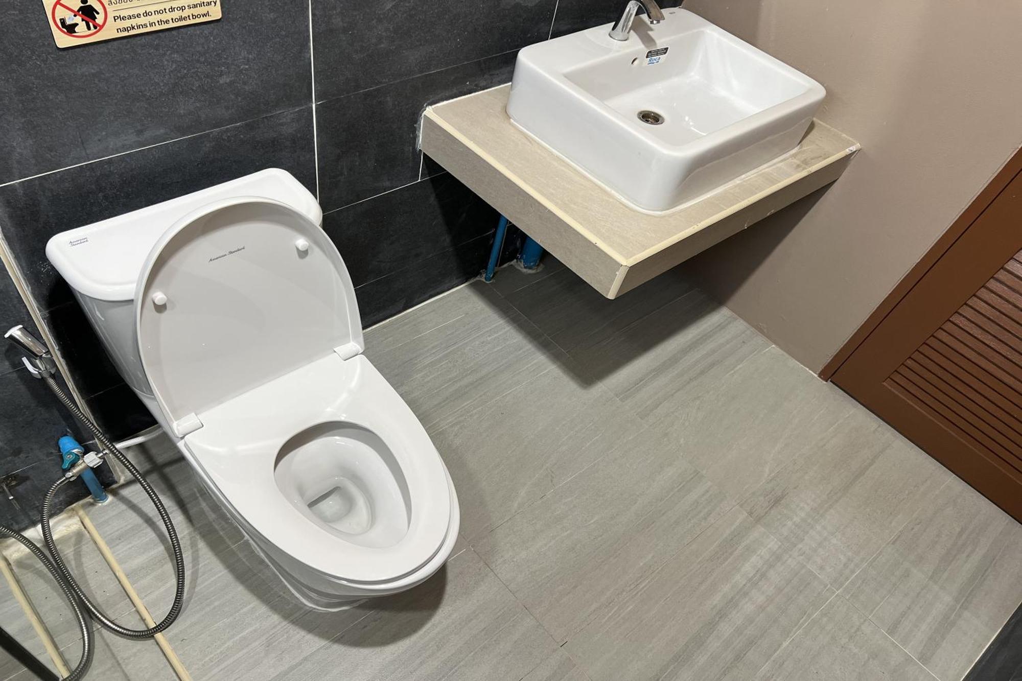 V Tharm Hotel أودون ثاني المظهر الخارجي الصورة