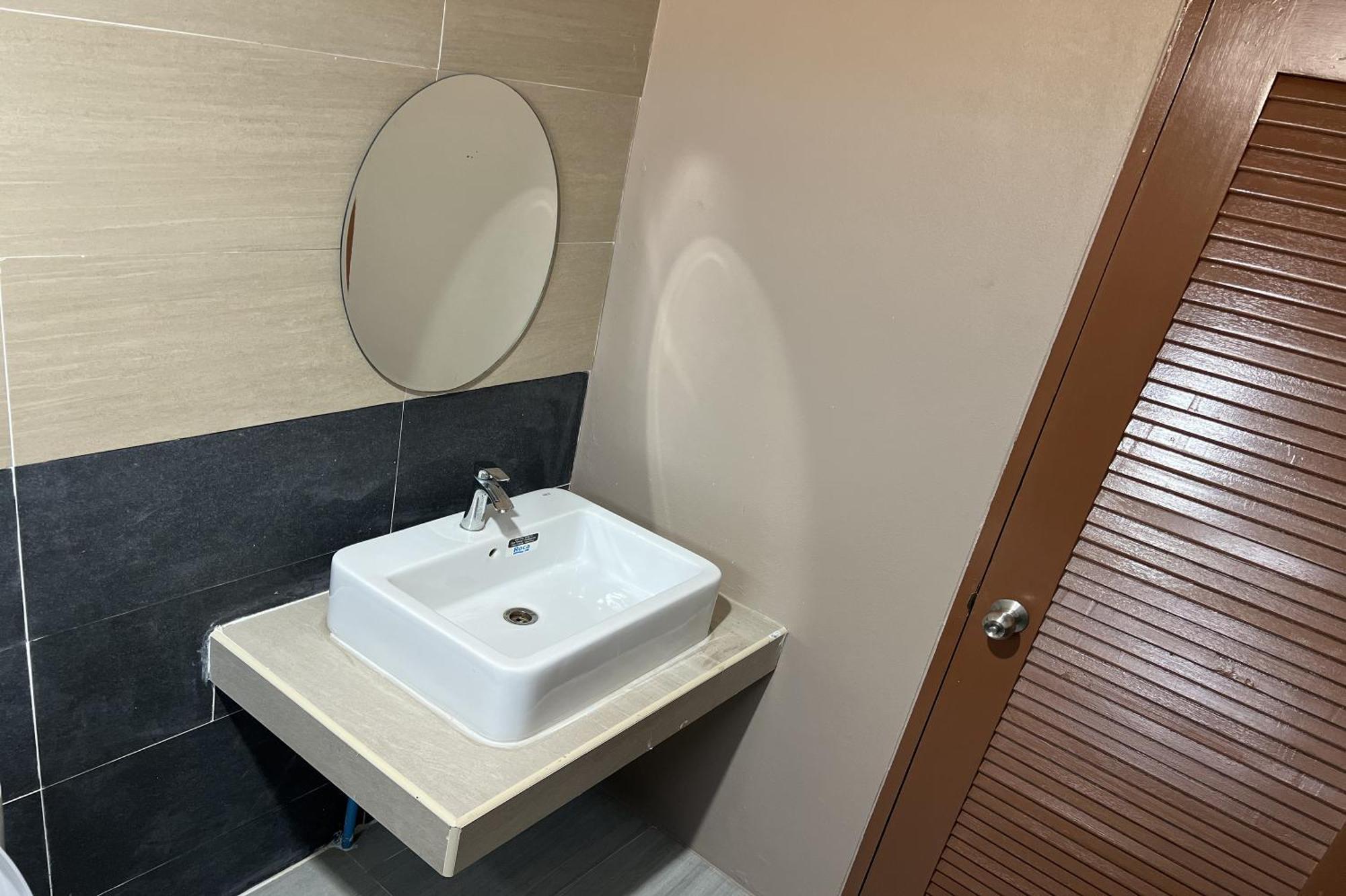 V Tharm Hotel أودون ثاني المظهر الخارجي الصورة
