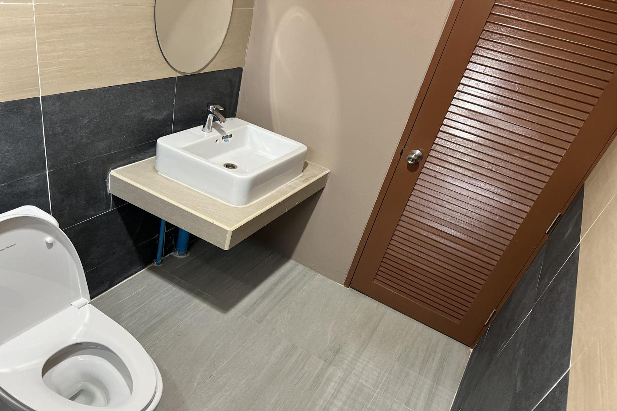 V Tharm Hotel أودون ثاني المظهر الخارجي الصورة