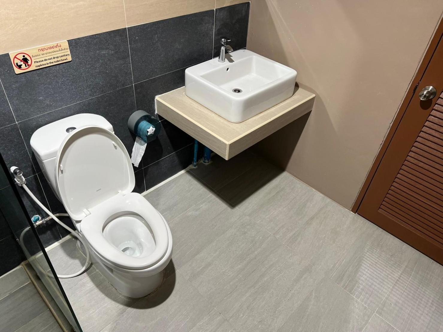 V Tharm Hotel أودون ثاني المظهر الخارجي الصورة